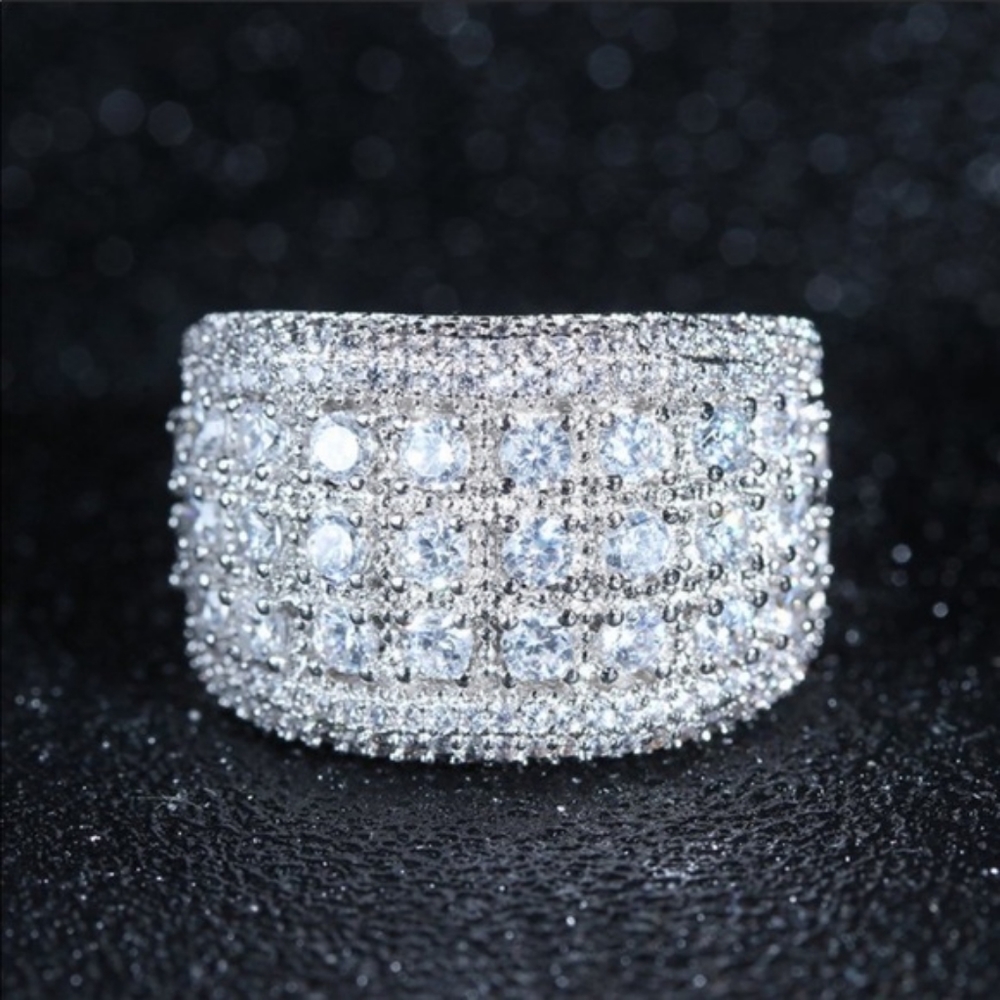 * NEW 18K WHITE GOLD DIAMOND HALO RING - Picture 4 of 6